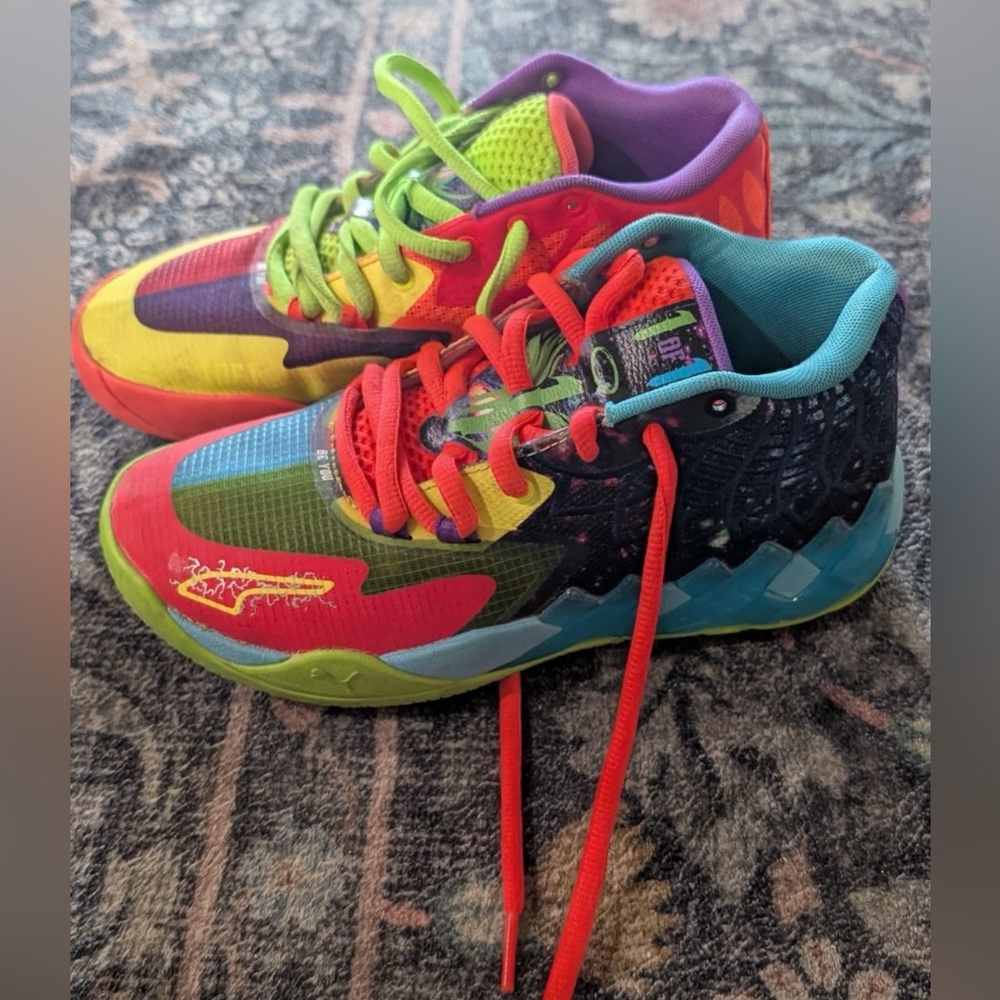 Puma LaMelo boys basketball shoes.  Great condition.  Size 5.5 C